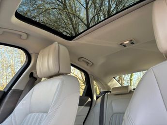 Jaguar XF 2.0d Portfolio Auto AWD Euro 6 (s/s) 4dr