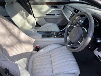 Jaguar XF 2.0d Portfolio Auto AWD Euro 6 (s/s) 4dr