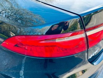 Jaguar XF 2.0d Portfolio Auto AWD Euro 6 (s/s) 4dr