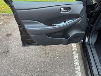 Nissan LEAF 39kWh N-Connecta Auto 5dr