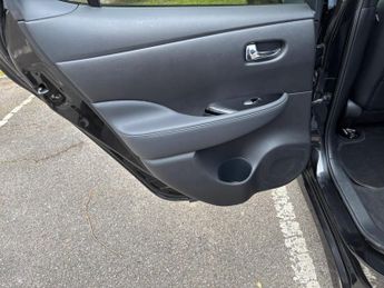 Nissan LEAF 39kWh N-Connecta Auto 5dr