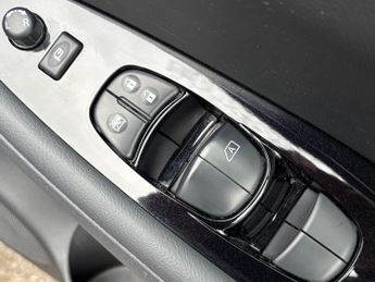 Nissan LEAF 39kWh N-Connecta Auto 5dr