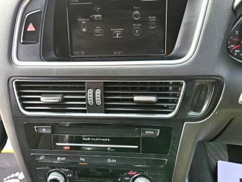 Audi Q5 2.0L TFSI QUATTRO- S LINE - ULEZ/CAZ PASS-FREE 18MONTHS GOLD WAR