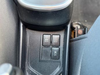 Toyota Yaris 1.5 VVT-h Icon Hatchback 5dr Petrol Hybrid E-CVT Euro 6 (101 ps)
