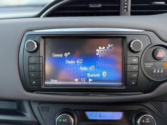 Toyota Yaris 1.5 VVT-h Icon Hatchback 5dr Petrol Hybrid E-CVT Euro 6 (101 ps)