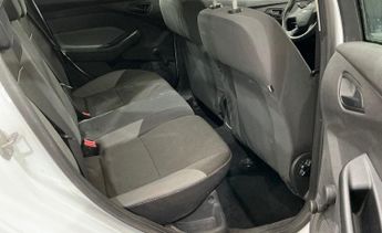 Ford Focus 1.6 STYLE Saloon LEFT HAND DRIVE AUTO FIND ANOTHER