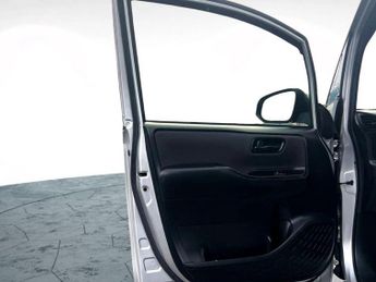 Toyota Voxy Noah Hybrid 1.8 ZWR80 Auto