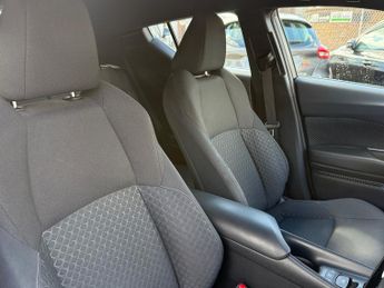 Toyota C-HR 1.8 VVT-h Icon SUV 5dr Petrol Hybrid CVT Euro 6 (s/s) (122 ps)