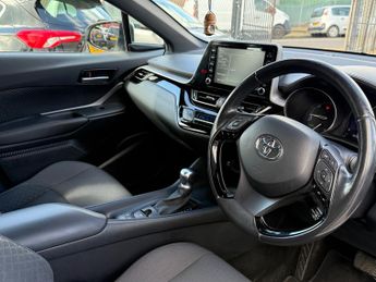 Toyota C-HR 1.8 VVT-h Icon SUV 5dr Petrol Hybrid CVT Euro 6 (s/s) (122 ps)