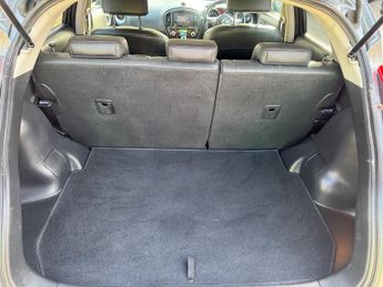 Nissan Juke 1.6 DIG-T Tekna SUV 5dr Petrol CVT 4WD Euro 5 (190 ps)