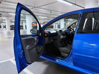 Toyota Aygo 1.0 VVT-i Blue Hatchback 5dr Petrol MultiMode Euro 4 (67 bhp)