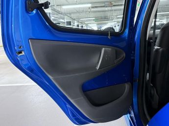 Toyota Aygo 1.0 VVT-i Blue Hatchback 5dr Petrol MultiMode Euro 4 (67 bhp)