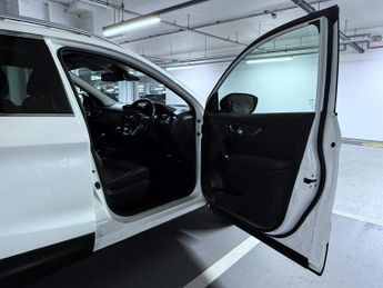 Nissan Qashqai 1.3 DIG-T Tekna SUV 5dr Petrol Manual Euro 6 (s/s) (160 ps)