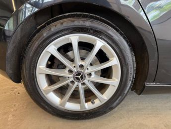 Mercedes-Benz A Class 1.5 A180d Sport (Premium) Hatchback 5dr Diesel 7G-DCT Euro 6 (s/