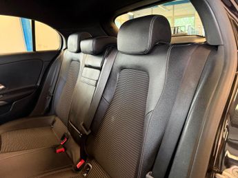 Mercedes-Benz A Class 1.5 A180d Sport (Premium) Hatchback 5dr Diesel 7G-DCT Euro 6 (s/