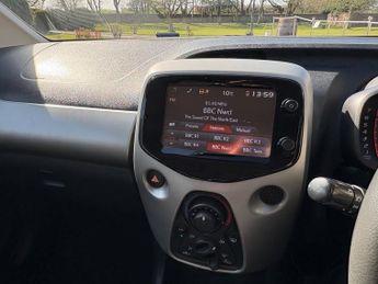 Toyota Aygo 1.0 VVT-i x-play Hatchback 5dr Petrol Manual Euro 5 Euro 5 (68 p