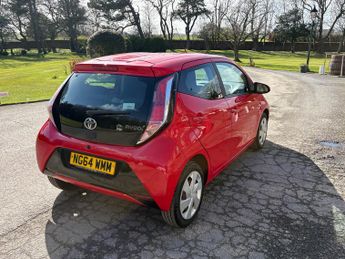 Toyota Aygo 1.0 VVT-i x-play Hatchback 5dr Petrol Manual Euro 5 Euro 5 (68 p