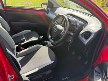 Toyota Aygo 1.0 VVT-i x-play Hatchback 5dr Petrol Manual Euro 5 Euro 5 (68 p