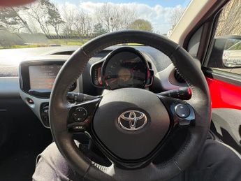 Toyota Aygo 1.0 VVT-i x-play Hatchback 5dr Petrol Manual Euro 5 Euro 5 (68 p