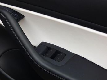 Tesla Model 3 (Dual Motor) Long Range Auto 4WDE 4dr