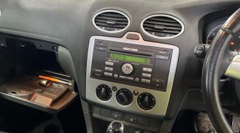 Ford Focus 1.6 Zetec Climate Hatchback 5dr Petrol Automatic (184 g/km, 99 b