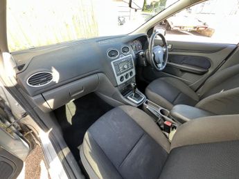 Ford Focus 1.6 Zetec Climate Hatchback 5dr Petrol Automatic (184 g/km, 99 b