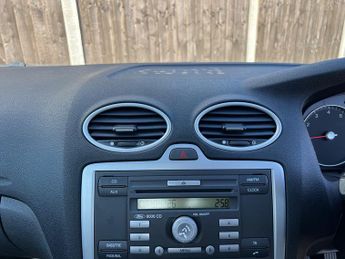 Ford Focus 1.6 Zetec Climate Hatchback 5dr Petrol Automatic (184 g/km, 99 b