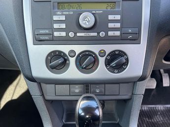 Ford Focus 1.6 Zetec Climate Hatchback 5dr Petrol Automatic (184 g/km, 99 b