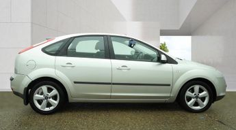 Ford Focus 1.6 Zetec Climate Hatchback 5dr Petrol Automatic (184 g/km, 99 b