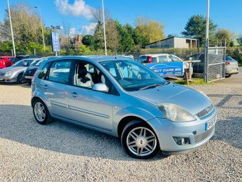 Ford Fiesta 1.6 Ghia Hatchback 5dr Petrol Manual (153 g/km, 99 bhp)
