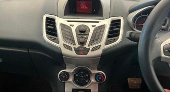 Ford Fiesta 1.4 Zetec Hatchback 5dr Petrol Automatic (154 g/km, 94 bhp)