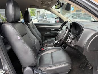 Mitsubishi Outlander 2.2 DI-D GX3 SUV 5dr Diesel Auto 4WD Euro 6 (147 ps)