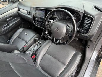 Mitsubishi Outlander 2.2 DI-D GX3 SUV 5dr Diesel Auto 4WD Euro 6 (147 ps)