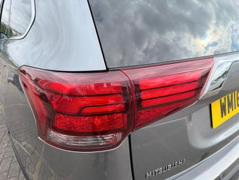 Mitsubishi Outlander 2.2 DI-D GX3 SUV 5dr Diesel Auto 4WD Euro 6 (147 ps)