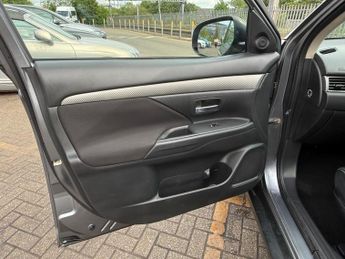 Mitsubishi Outlander 2.2 DI-D GX3 SUV 5dr Diesel Auto 4WD Euro 6 (147 ps)