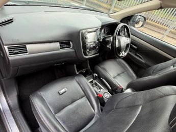 Mitsubishi Outlander 2.2 DI-D GX3 SUV 5dr Diesel Auto 4WD Euro 6 (147 ps)