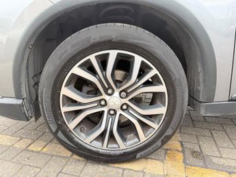 Mitsubishi Outlander 2.2 DI-D GX3 SUV 5dr Diesel Auto 4WD Euro 6 (147 ps)