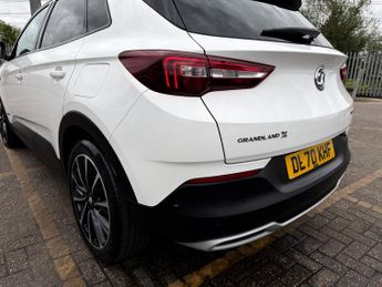 Vauxhall Grandland X 1.6 13.2kWh Elite Nav SUV 5dr Petrol Plug-in Hybrid Auto 4WD Eur