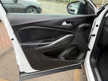 Vauxhall Grandland X 1.6 13.2kWh Elite Nav SUV 5dr Petrol Plug-in Hybrid Auto 4WD Eur