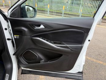 Vauxhall Grandland X 1.6 13.2kWh Elite Nav SUV 5dr Petrol Plug-in Hybrid Auto 4WD Eur