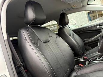 Vauxhall Grandland X 1.6 13.2kWh Elite Nav SUV 5dr Petrol Plug-in Hybrid Auto 4WD Eur