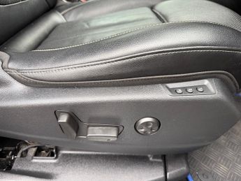 Vauxhall Grandland X 1.6 13.2kWh Elite Nav SUV 5dr Petrol Plug-in Hybrid Auto 4WD Eur