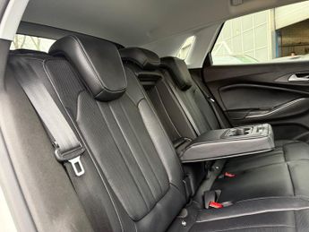 Vauxhall Grandland X 1.6 13.2kWh Elite Nav SUV 5dr Petrol Plug-in Hybrid Auto 4WD Eur