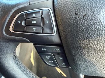 Ford Focus 1.0T EcoBoost Zetec Edition Hatchback 5dr Petrol Auto Euro 6 (s/