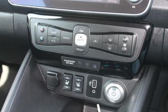 Nissan LEAF 40kWh N-Connecta Hatchback 5dr Electric Auto (150 ps)