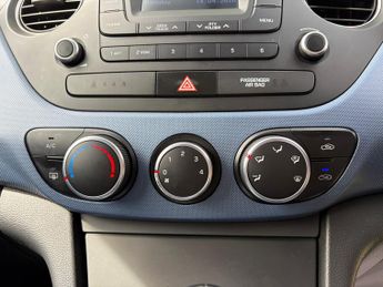 Hyundai i10 1.2 Premium Hatchback 5dr Petrol Auto Euro 5 (87 ps)