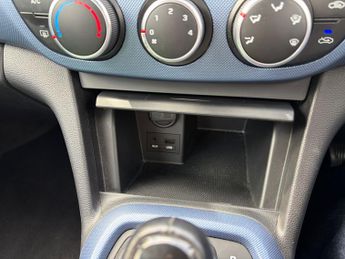 Hyundai i10 1.2 Premium Hatchback 5dr Petrol Auto Euro 5 (87 ps)