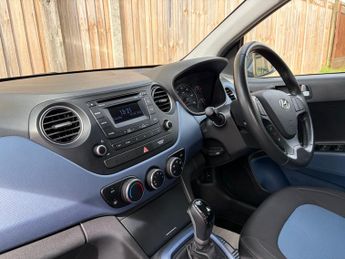 Hyundai i10 1.2 Premium Hatchback 5dr Petrol Auto Euro 5 (87 ps)