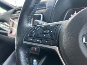 Nissan LEAF 40kWh N-Connecta Hatchback Electric Auto (150 ps) 5dr