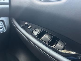 Nissan LEAF 40kWh N-Connecta Hatchback Electric Auto (150 ps) 5dr